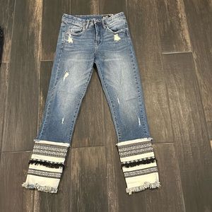 Women’s Blank NYC skinny with taper flare accent jeans, size 25.